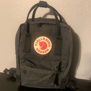 FJÄLLRÄVEN Mini Kånken Backpack - Black